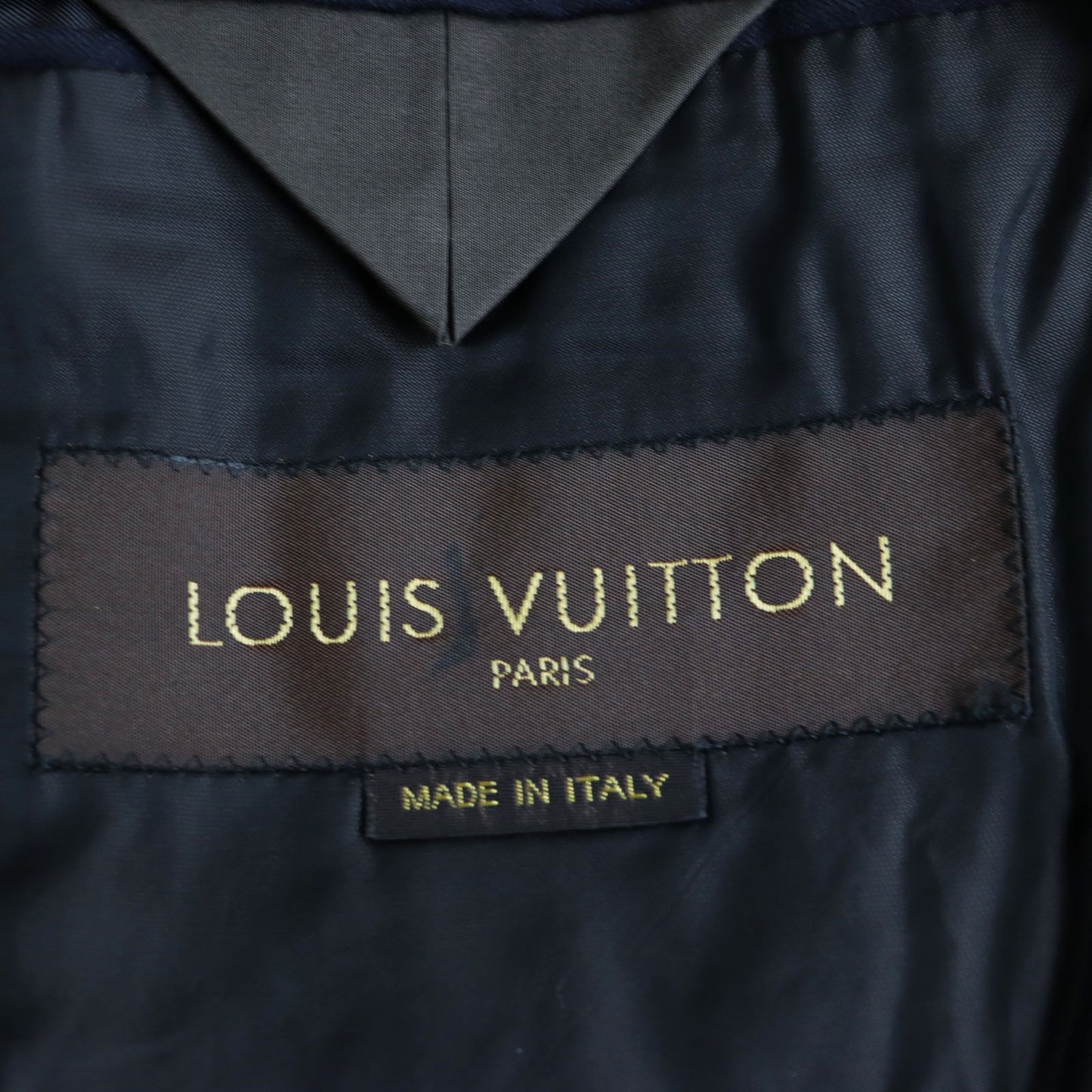 LOUIS VUITTON suit - (The print is faded and cannot be determined.) Navy 44