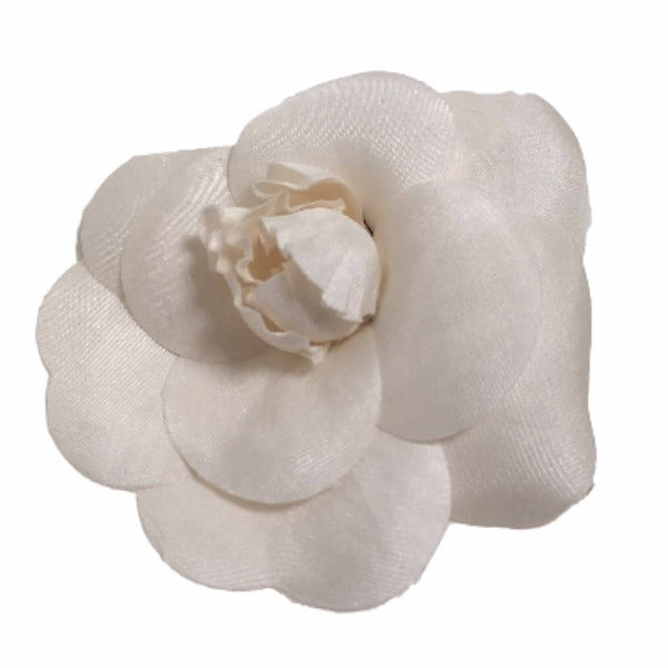 CHANEL Brooch Not specified white Brooch Camelia corsage Women Used Authentic