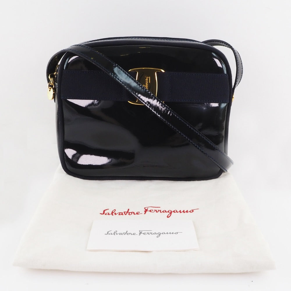 Salvatore Ferragamo Shoulder Bag DE-21 3096 Patent leather black Vala Women Used Authentic