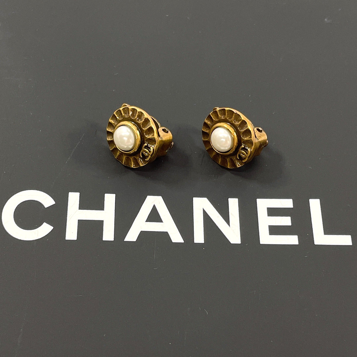 CHANEL Earring Metal, Faux Pearl gold vintage COCO Mark Women Used Authentic