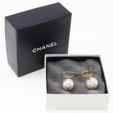 Chanel Pierce Faux Pearl, Femmes d'or en or plaquées utilisées authentiques