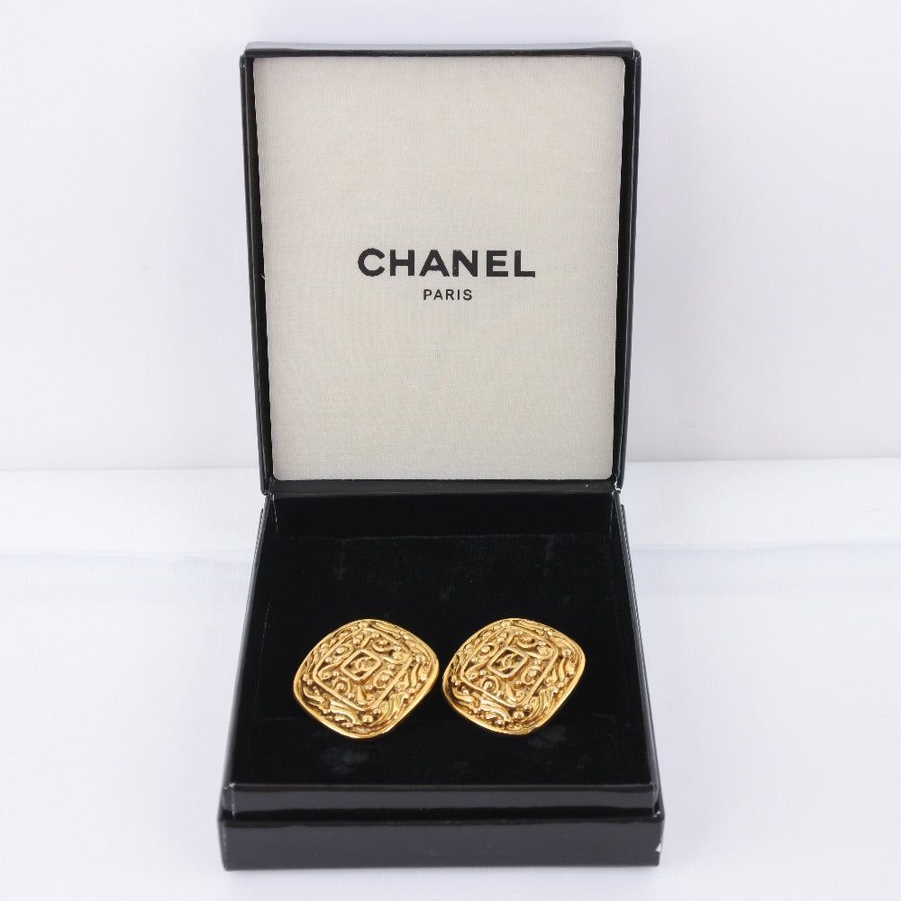 CHANEL Earring Plated Gold gold vintage Rhombus COCO Mark Women Used Authentic