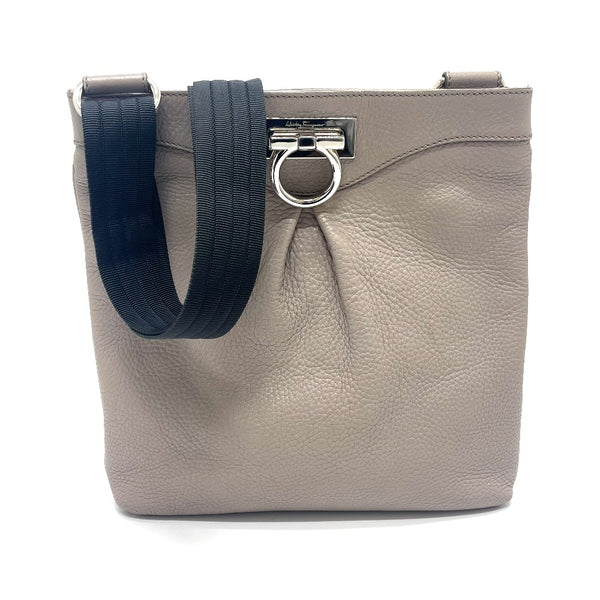 Salvatore Ferragamo Shoulder Bag Bag Gancini leather B499 Beige type Women Used Authentic